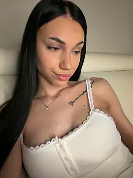 Snapshot of ilariea_girl chatting on February 27, 9:59 pm ilariea girl online show from February 27, 9:59 pm