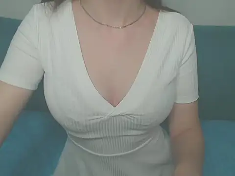 Snapshot of KristenStamen chatting on February 16, 12:40 am KristenStamen online show from February 16, 12:40 am