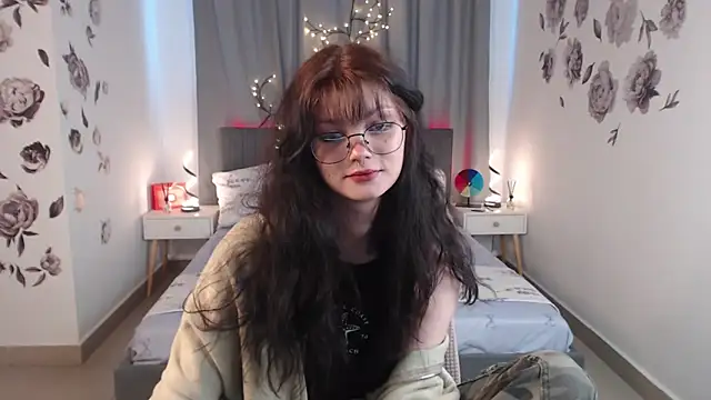 Snapshot of MileyRood chatting on October 23, 11:35 pm MileyRood online show from October 23, 11:35 pm