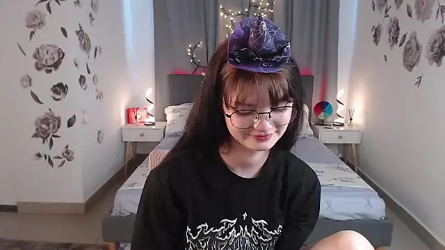 Snapshot of MileyRood chatting on October 27, 11:31 pm MileyRood online show from October 27, 11:31 pm