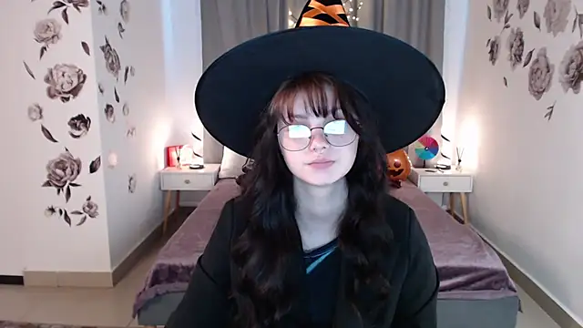 Snapshot of MileyRood chatting on October 29, 11:39 pm MileyRood online show from October 29, 11:39 pm