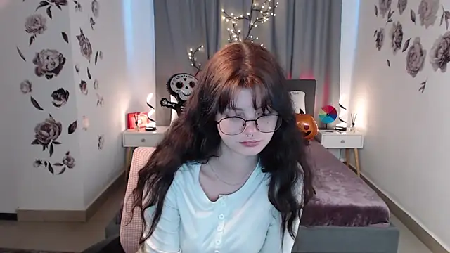 Snapshot of MileyRood chatting on November 1, 11:18 pm MileyRood online show from November 1, 11:18 pm