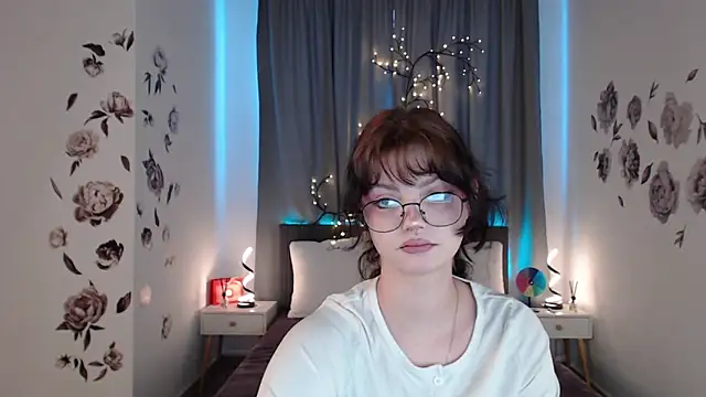 Snapshot of MileyRood chatting on November 15, 1:14 am MileyRood online show from November 15, 1:14 am