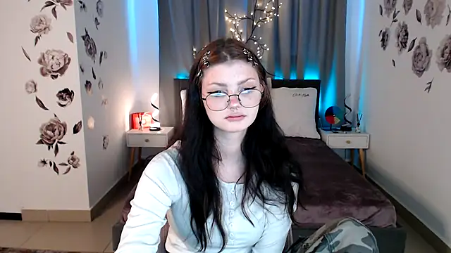 Snapshot of MileyRood chatting on November 19, 1:05 am MileyRood online show from November 19, 1:05 am