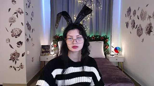 Snapshot of MileyRood chatting on December 5, 1:14 am MileyRood online show from December 5, 1:14 am