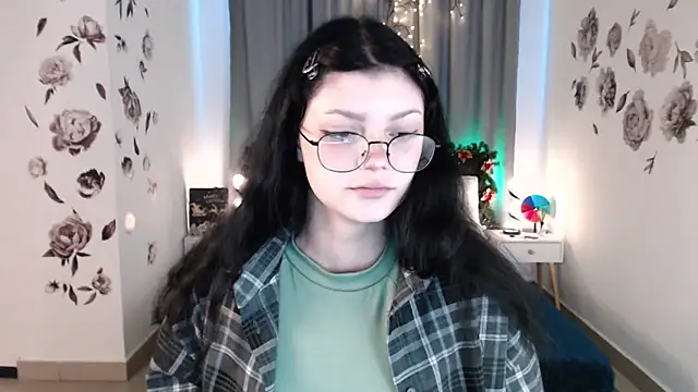 Snapshot of MileyRood chatting on December 15, 11:20 pm MileyRood online show from December 15, 11:20 pm