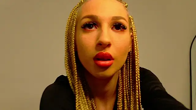 Sia a online show from December 14, 12:43 pm