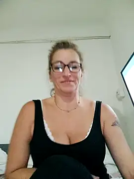 Fifi83Bell online show from October 6, 4:48 pm