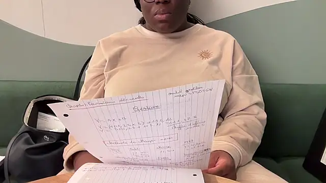 nanaisbackk online show from December 16, 7:35 am