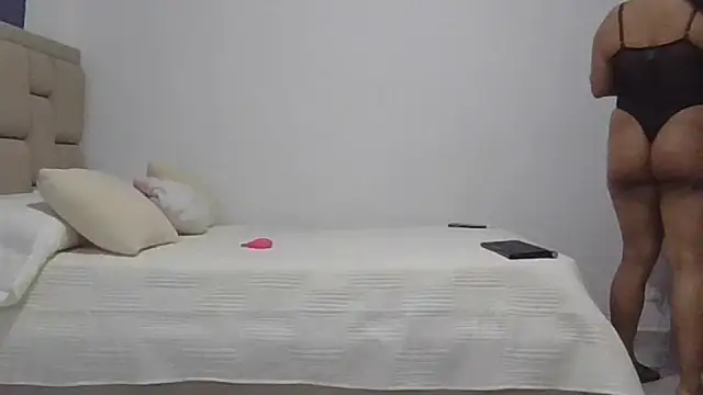 Snapshot of Velira69 chatting on November 25, 6:19 pm Velira69 online show from November 25, 6:19 pm