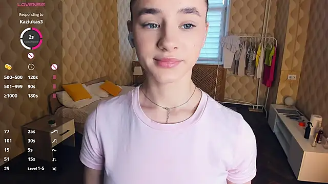 Snapshot of JinnyMcie chatting on November 29, 10:07 am JinnyMcie online show from November 29, 10:07 am