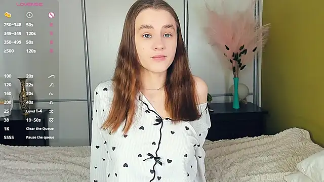 JinnyMcie online show from April 30, 9:15 am