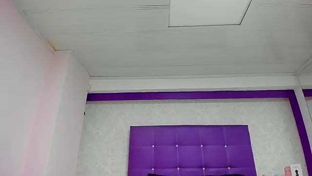 Snapshot of LeaMoreau22 chatting on October 24, 11:39 am LeaMoreau22 online show from October 24, 11:39 am