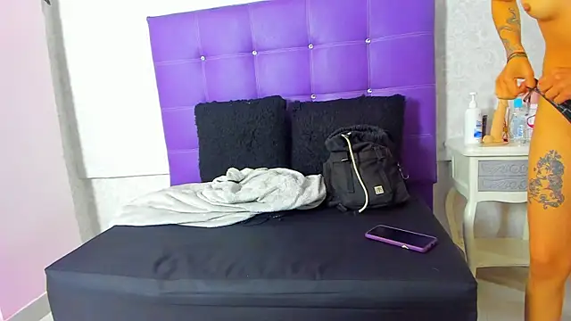 Snapshot of LeaMoreau22 chatting on October 29, 11:45 am LeaMoreau22 online show from October 29, 11:45 am