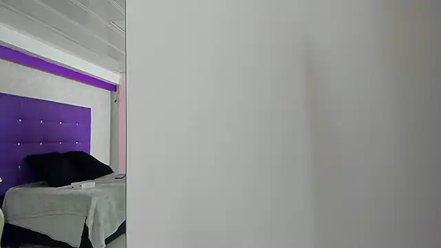 Snapshot of LeaMoreau22 chatting on November 1, 11:56 am LeaMoreau22 online show from November 1, 11:56 am