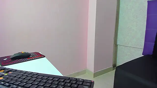 Snapshot of LeaMoreau22 chatting on November 2, 12:51 pm LeaMoreau22 online show from November 2, 12:51 pm