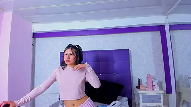 Snapshot of LeaMoreau22 chatting on November 16, 12:22 pm LeaMoreau22 online show from November 16, 12:22 pm