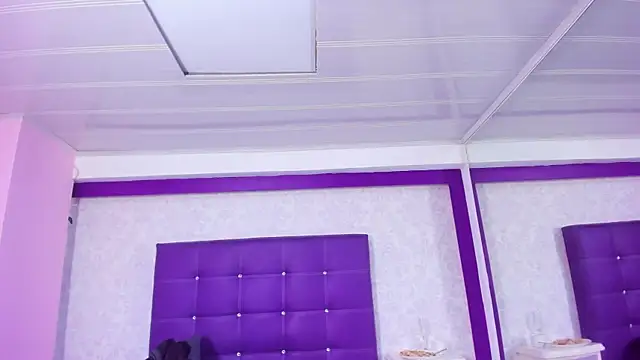 Snapshot of LeaMoreau22 chatting on November 23, 12:49 pm LeaMoreau22 online show from November 23, 12:49 pm