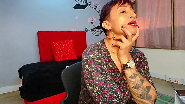 Snapshot of Charlotte__Gray chatting on October 5, 3:49 am Charlotte Gray online show from October 5, 3:49 am