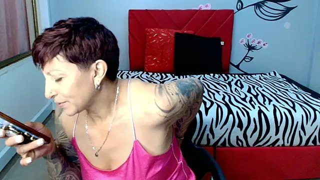 Snapshot of Charlotte__Gray chatting on October 15, 3:28 am Charlotte Gray online show from October 15, 3:28 am