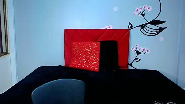 Snapshot of Charlotte__Gray chatting on October 28, 12:19 pm Charlotte Gray online show from October 28, 12:19 pm