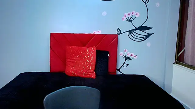 Snapshot of Charlotte__Gray chatting on October 31, 12:28 pm Charlotte Gray online show from October 31, 12:28 pm