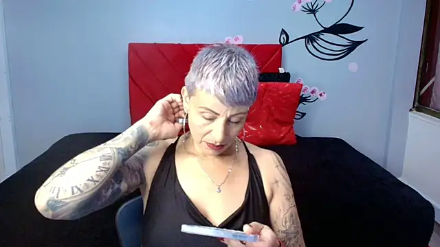 Snapshot of Charlotte__Gray chatting on November 7, 12:27 pm Charlotte Gray online show from November 7, 12:27 pm