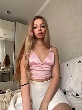  Siennaaa  online show from November 10, 1:10 pm