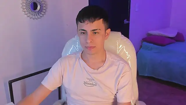 Snapshot of Nyko_ds chatting on November 14, 4:33 am Nyko ds online show from November 14, 4:33 am