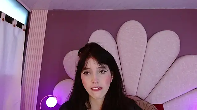MeganR  online show from May 4, 11:17 am