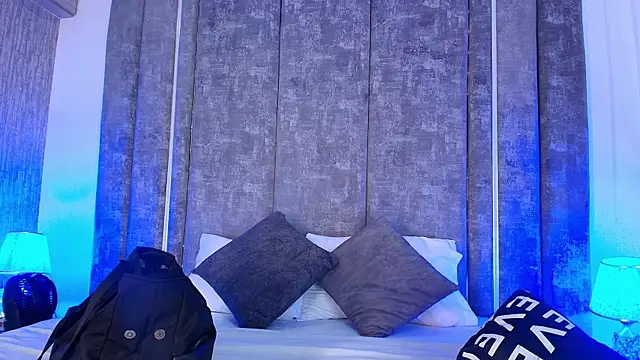 MeganR  online show from June 4, 3:23 am