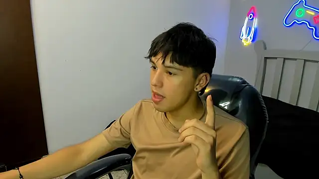 StiwenTwink online show from November 17, 4:13 pm