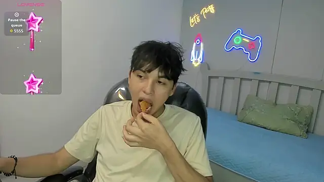 StiwenTwink online show from December 18, 7:31 pm