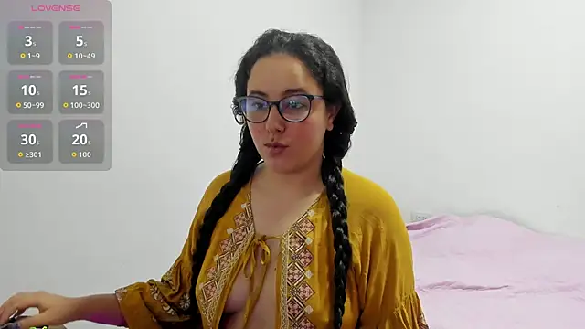 Snapshot of Venus_cat_ chatting on November 9, 12:53 am Venus cat online show from November 9, 12:53 am