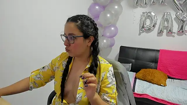 Snapshot of Venus_cat_ chatting on November 12, 2:34 am Venus cat online show from November 12, 2:34 am