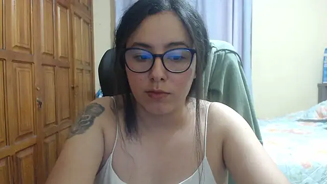 Snapshot of Venus_cat_ chatting on December 2, 1:55 am Venus cat online show from December 2, 1:55 am