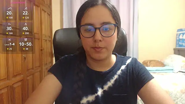 Snapshot of Venus_cat_ chatting on December 4, 3:27 am Venus cat online show from December 4, 3:27 am