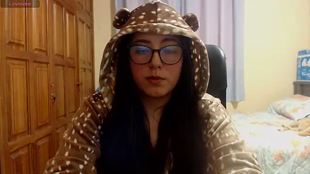 Snapshot of Venus_cat_ chatting on December 15, 4:50 am Venus cat online show from December 15, 4:50 am