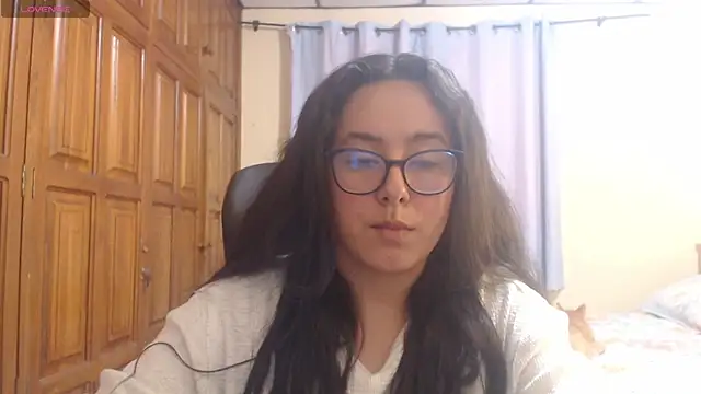 Snapshot of Venus_cat_ chatting on December 20, 5:03 am Venus cat online show from December 20, 5:03 am