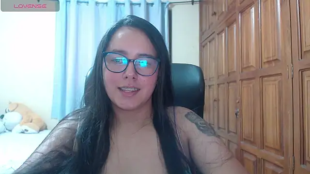 Snapshot of Venus_cat_ chatting on January 9, 7:33 am Venus cat online show from January 9, 7:33 am