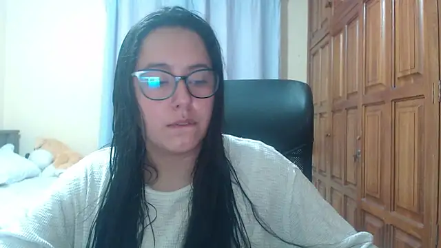 Snapshot of Venus_cat_ chatting on January 10, 11:42 pm Venus cat online show from January 10, 11:42 pm