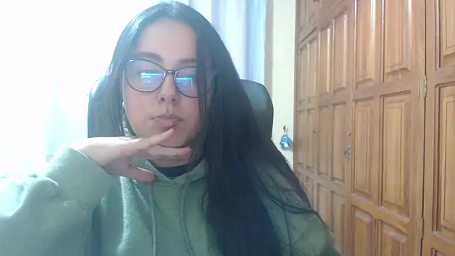 Snapshot of Venus_cat_ chatting on January 13, 10:59 pm Venus cat online show from January 13, 10:59 pm