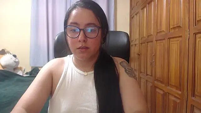 Snapshot of Venus_cat_ chatting on February 4, 12:49 am Venus cat online show from February 4, 12:49 am