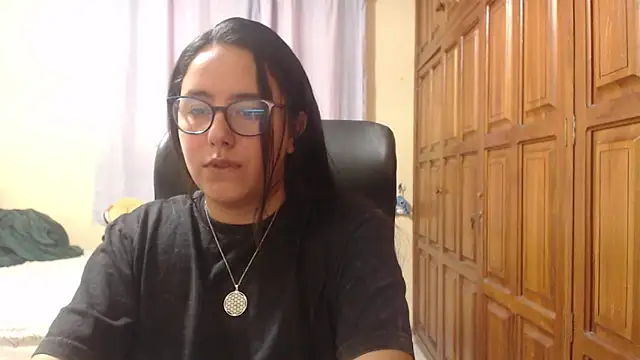 Snapshot of Venus_cat_ chatting on February 8, 12:58 am Venus cat online show from February 8, 12:58 am