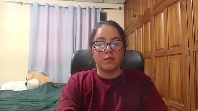 Snapshot of Venus_cat_ chatting on February 13, 12:28 am Venus cat online show from February 13, 12:28 am