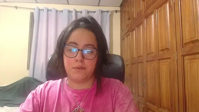 Snapshot of Venus_cat_ chatting on February 14, 2:19 am Venus cat online show from February 14, 2:19 am