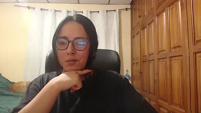 Snapshot of Venus_cat_ chatting on February 16, 9:33 pm Venus cat online show from February 16, 9:33 pm