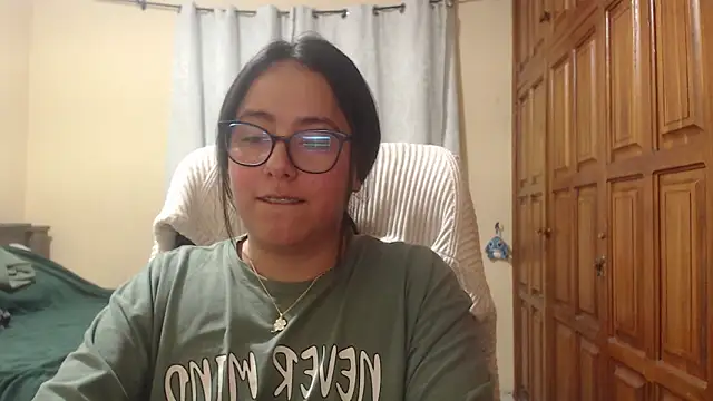 Snapshot of Venus_cat_ chatting on February 20, 2:08 am Venus cat online show from February 20, 2:08 am