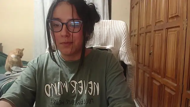 Snapshot of Venus_cat_ chatting on February 20, 6:26 am Venus cat online show from February 20, 6:26 am