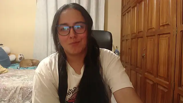 Snapshot of Venus_cat_ chatting on March 8, 3:43 am Venus cat online show from March 8, 3:43 am